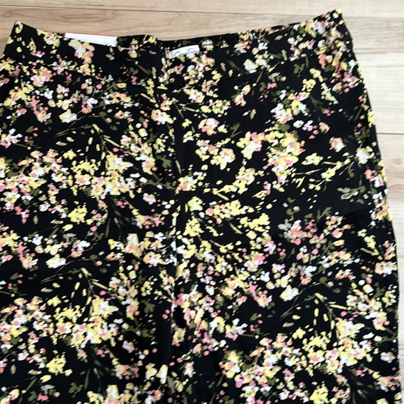 NWT Jessica Simpson Floral Pants with Pockets. Bouquet Splash. Tapered Leg. Flow - Picture 2 of 11